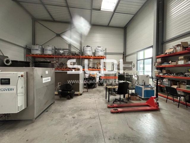 Locaux d'activités A LOUER - NEUVILLE SUR SAONE - 230 m²