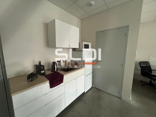 Locaux d'activités A LOUER - NEUVILLE SUR SAONE - 230 m²