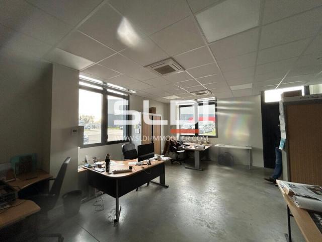 Locaux d'activités A LOUER - NEUVILLE SUR SAONE - 230 m²