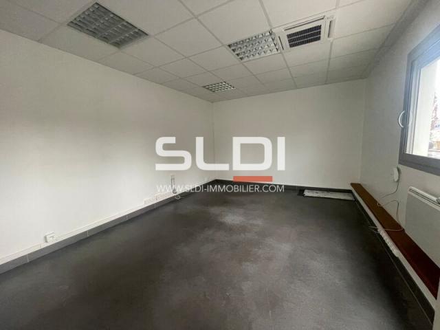 Activités A LOUER - VOURLES - 546 m²