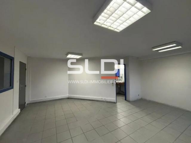 Locaux d'activités A LOUER - PUSIGNAN - 1 305 m²