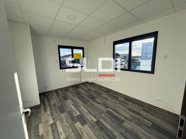 Bureaux A LOUER - HEYRIEUX - 77 m²