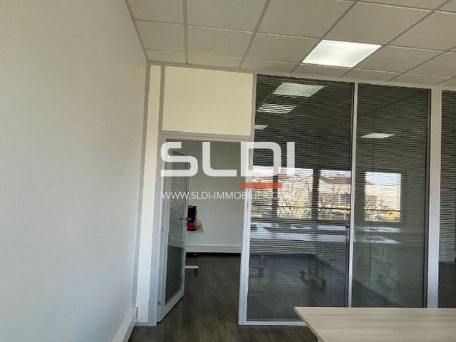 Locaux d'activités A LOUER - SAINT QUENTIN FALLAVIER - 341 m²