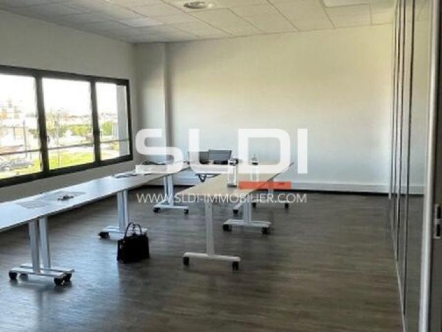 Locaux d'activités A LOUER - SAINT QUENTIN FALLAVIER - 341 m²