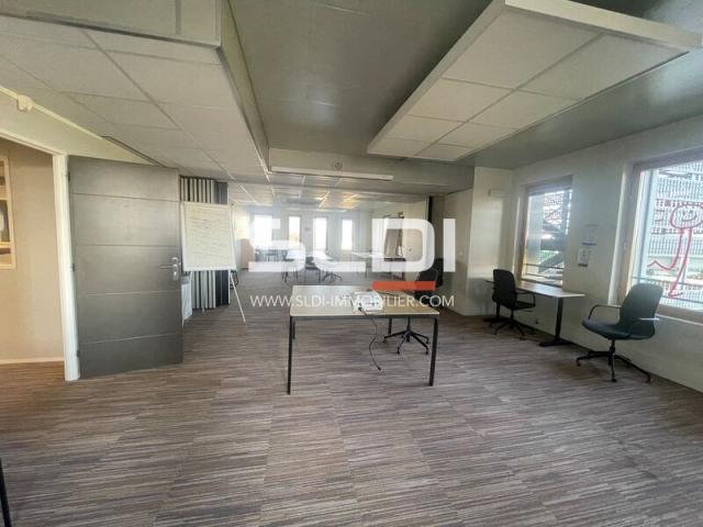 Bureaux A VENDRE - MEYZIEU - 1 178 m²