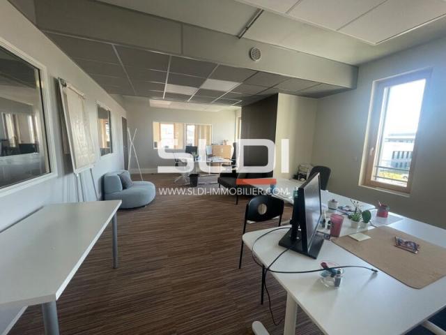 Bureaux A VENDRE - MEYZIEU - 1 178 m²