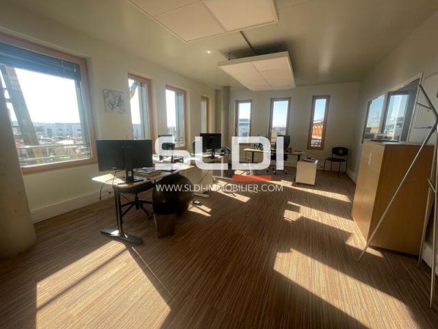 Bureaux A VENDRE - MEYZIEU - 1 178 m²