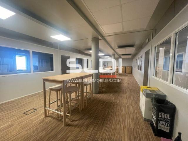Bureaux A VENDRE - MEYZIEU - 1 178 m²
