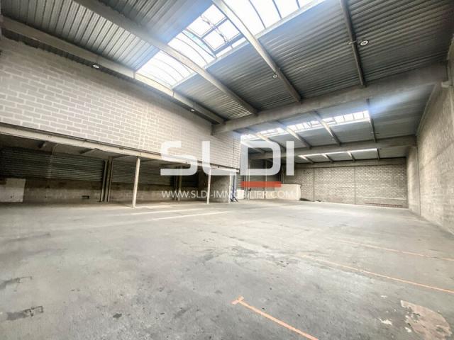 Locaux d'activités A LOUER - CHASSIEU - 1 150 m²