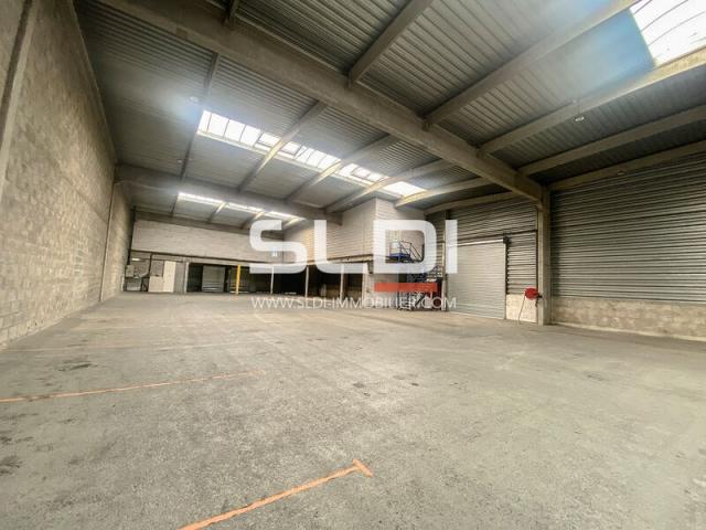 Locaux d'activités A LOUER - CHASSIEU - 1 150 m²