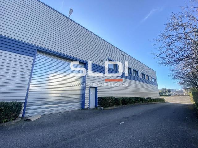 Locaux d'activités A LOUER - CHASSIEU - 1 150 m²