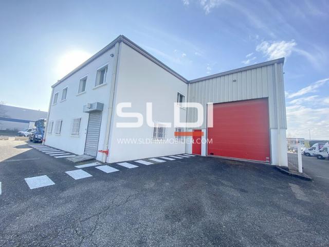Locaux d'activités A LOUER - CHASSIEU - 686 m²