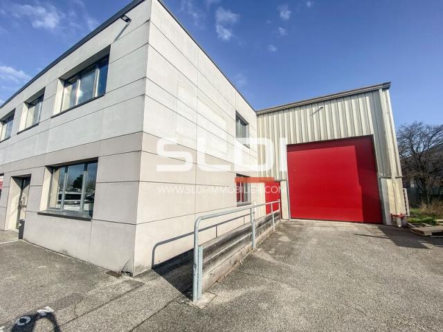 Locaux d'activités A LOUER - CHASSIEU - 686 m²