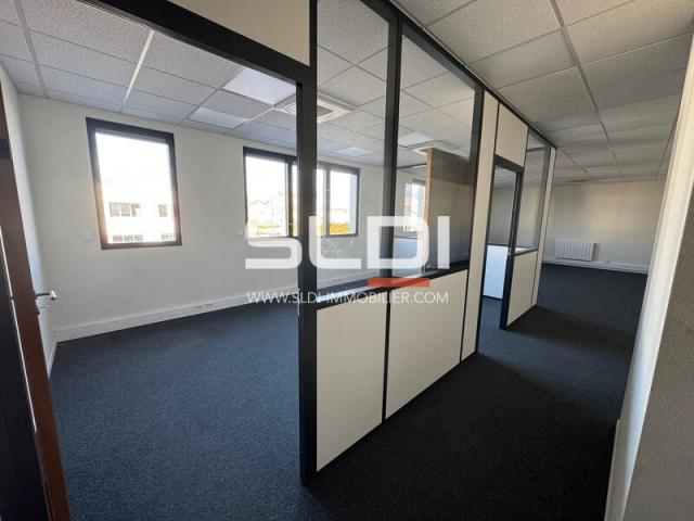 Locaux d'activités A LOUER - SAINT FONS - 265 m²