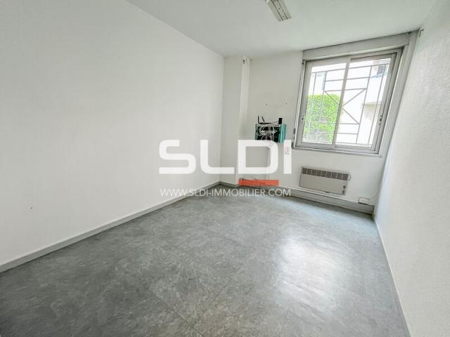 Locaux d'activités A LOUER - VILLEURBANNE - 267 m²