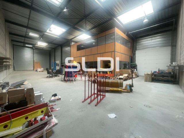 Locaux d'activités A VENDRE - CHAPONOST - 420 m²