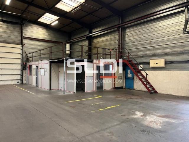 Locaux d'activités A LOUER - BELLEVILLE-EN-BEAUJOLAIS - 2 710 m²
