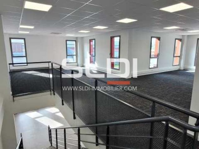 Locaux d'activités A LOUER - CHASSIEU - 630 m²