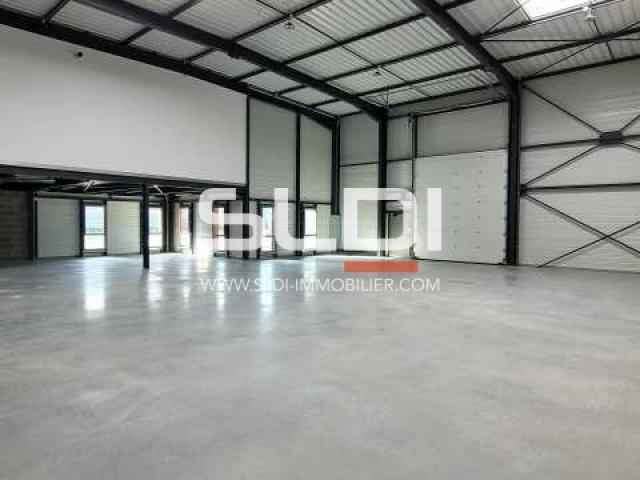 Locaux d'activités A LOUER - CHASSIEU - 630 m²