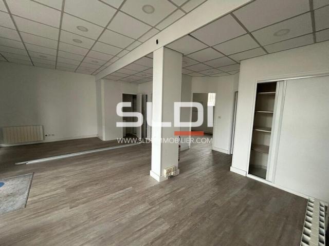 Commerces A VENDRE OU A LOUER - NEUVILLE SUR SAONE - 66 m²