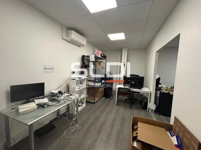 Locaux d'activités A LOUER - CHAMPAGNE AU MONT D'OR - 1 735 m²