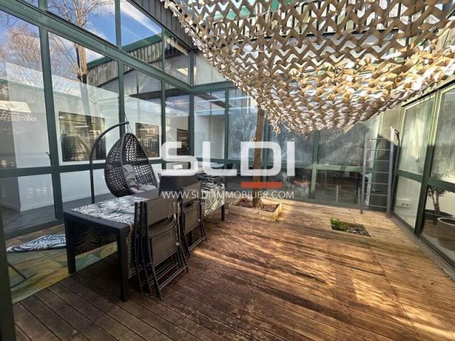 Locaux d'activités A LOUER - CHAMPAGNE AU MONT D'OR - 1 735 m²
