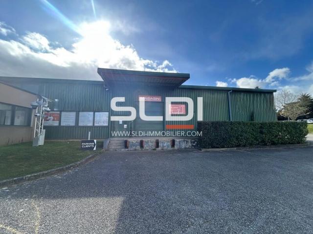 Locaux d'activités A LOUER - CHAMPAGNE AU MONT D'OR - 1 735 m²