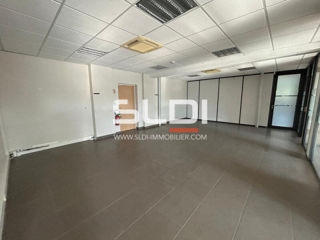 Locaux d'activités A LOUER - DARDILLY - 1 854 m²