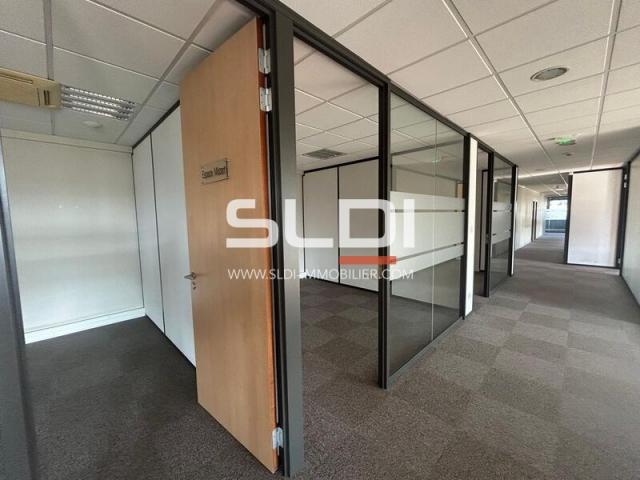 Locaux d'activités A LOUER - DARDILLY - 1 854 m²