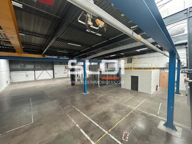Locaux d'activités A LOUER - DARDILLY - 1 854 m²
