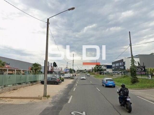 Commerces A LOUER - SAINT GENIS LAVAL - 750 m²