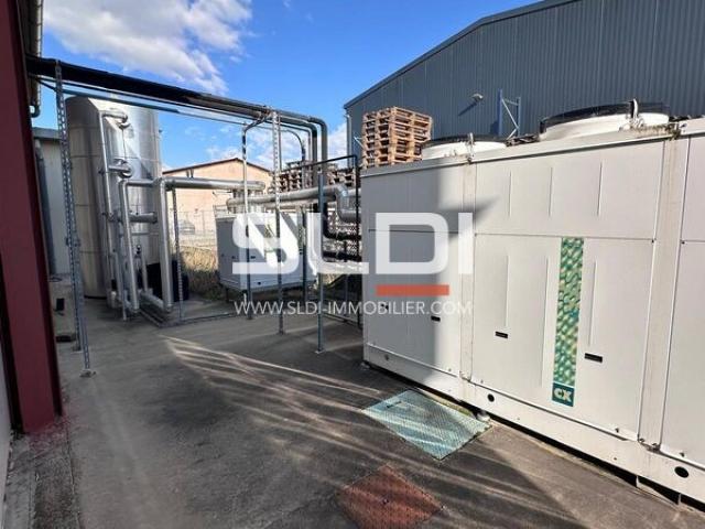 Entrepôts/Messagerie A LOUER - HEYRIEUX - 950 m²