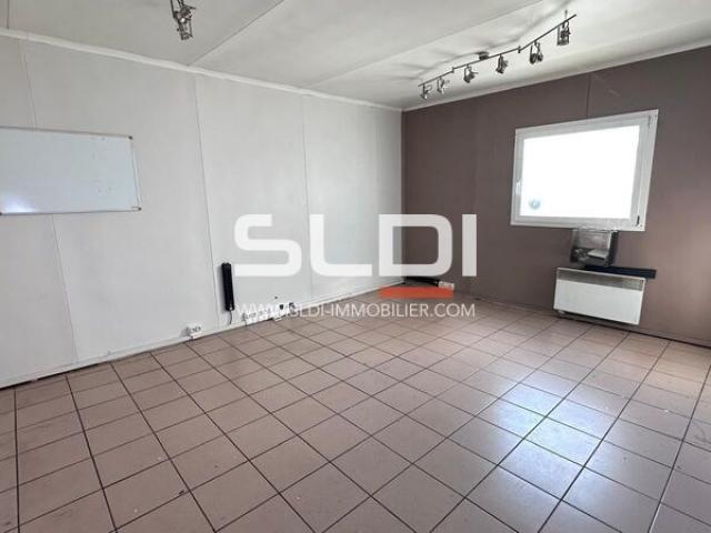 Entrepôts/Messagerie A LOUER - HEYRIEUX - 950 m²