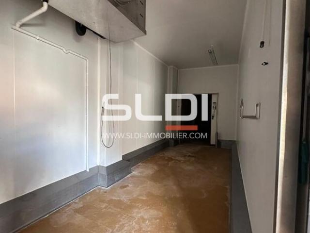 Entrepôts/Messagerie A LOUER - HEYRIEUX - 950 m²