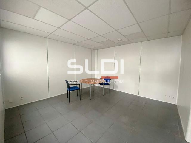 Locaux d'activités A LOUER - VENISSIEUX - 794 m²