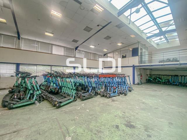 Locaux d'activités A LOUER - SAINT FONS - 930 m²