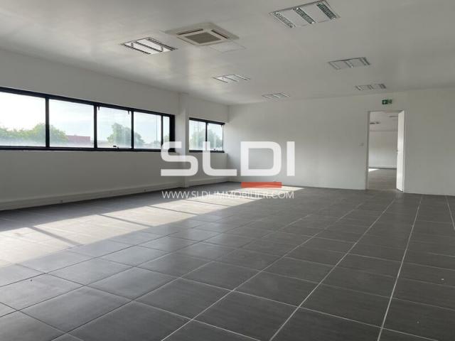 Locaux d'activités A LOUER - VENISSIEUX - 2 002 m²