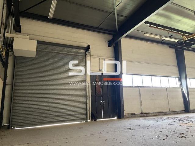 Locaux d'activités A LOUER - VENISSIEUX - 2 002 m²