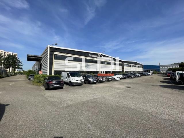 Locaux d'activités A LOUER - VENISSIEUX - 2 002 m²
