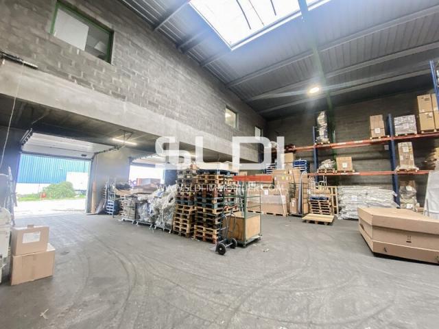Locaux d'activités A LOUER - GENAS - 1 113 m²