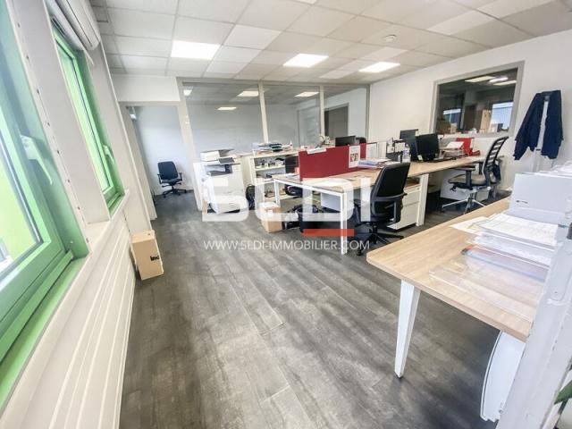 Locaux d'activités A LOUER - GENAS - 1 113 m²