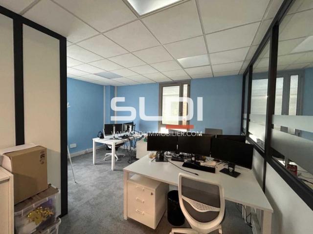 Bureaux A LOUER - LIMAS - 107 m²