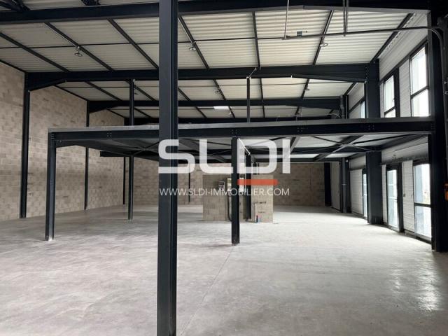Locaux d'activités A VENDRE - VILLETTE D'ANTHON - 2 008 m²