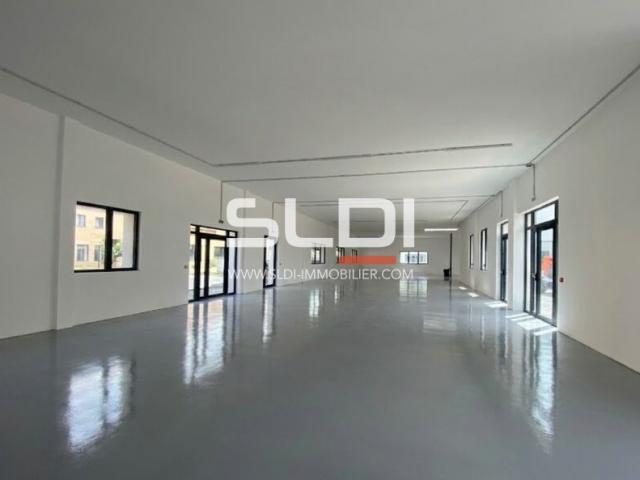 Locaux d'activités A LOUER - VENISSIEUX - 1 694 m²