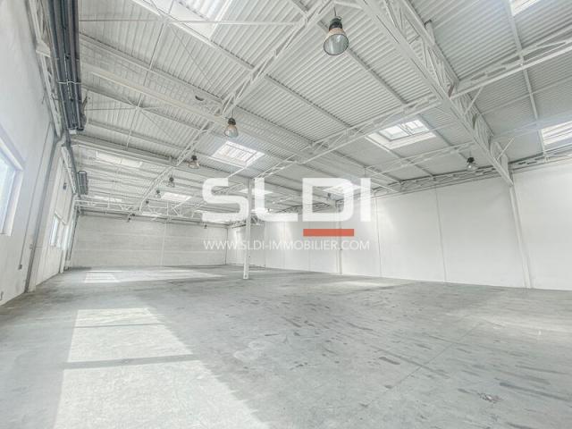 Locaux d'activités A LOUER - SAINT PRIEST - 1 000 m²
