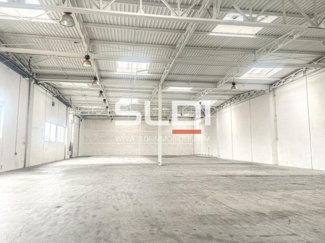 Locaux d'activités A LOUER - SAINT PRIEST - 1 000 m²