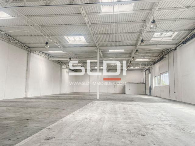 Locaux d'activités A LOUER - SAINT PRIEST - 1 000 m²