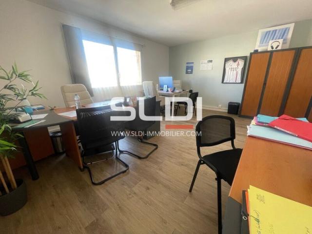 Locaux d'activités A LOUER - CHASSIEU - 177 m²