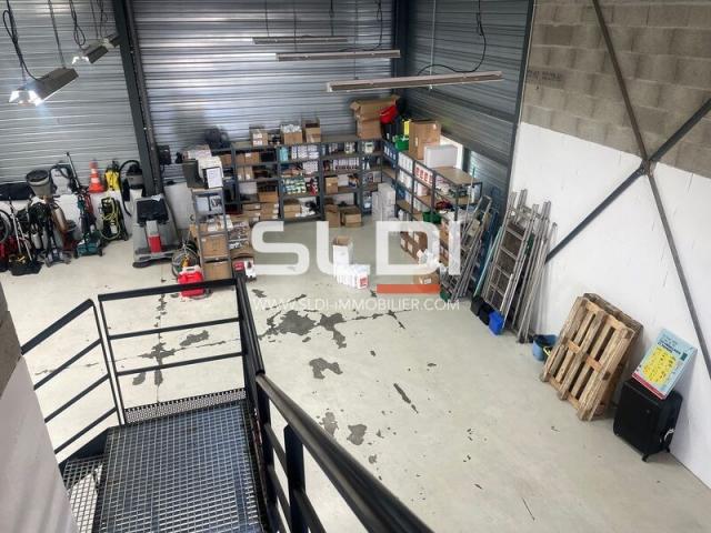 Locaux d'activités A LOUER - CHASSIEU - 177 m²