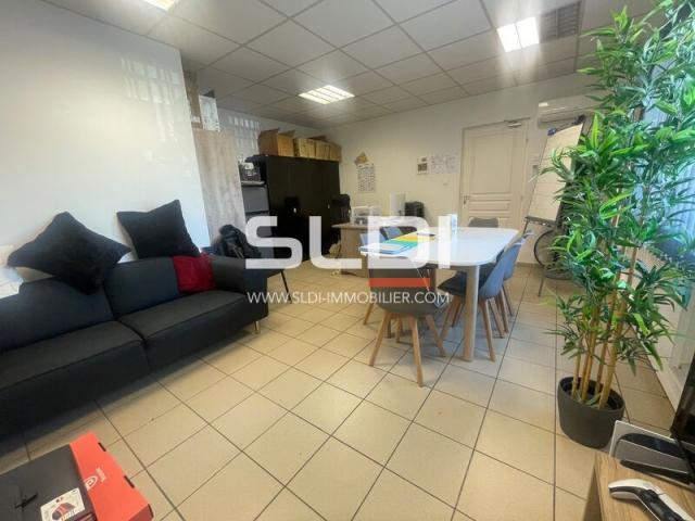 Locaux d'activités A LOUER - CHASSIEU - 177 m²